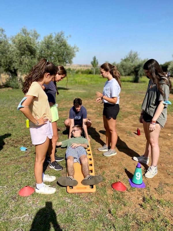 First aid practice during the counsellor training course